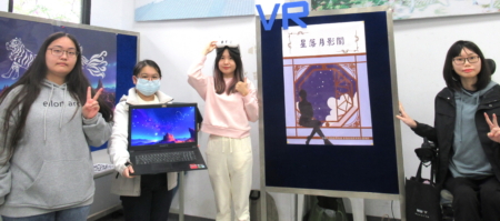 中語系畢製作品結合AI技術和手繪星空圖,搭配VR眼鏡,感受星空就在自己眼前。