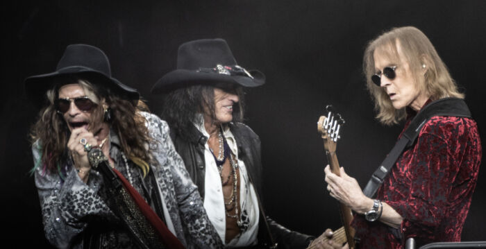 知名摇滚天团“史密斯飞船”巡演中宣布退休