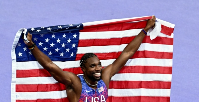 奥运男子百米飞人赛 时隔20年莱尔斯为美夺金