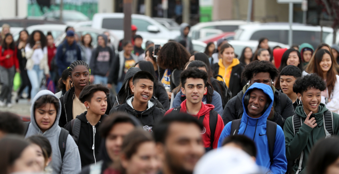 CDC报告:美高中生绝未走出心理危机困境