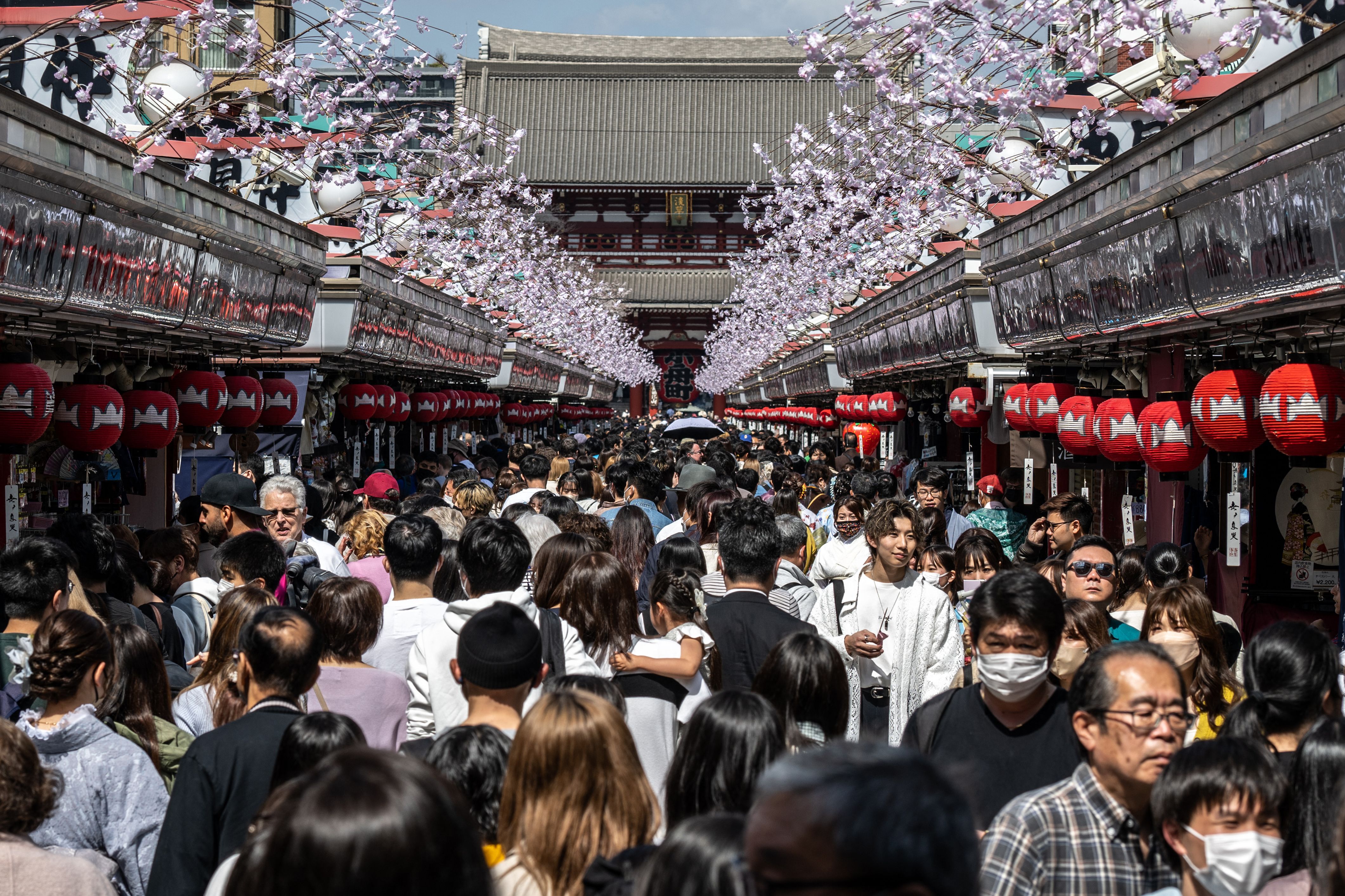 日本成為全球觀光熱點,但遊客在抵日前應花點時間了解當地習俗。(Philip Fong/AFP<br/>via Getty Images)