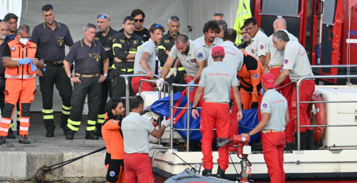 英富豪游轮神秘沉没 寻获四遗体 视频曝光