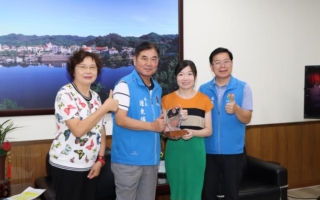 永不放弃的最佳典范 县长表扬金曲奖得主苏郁涵