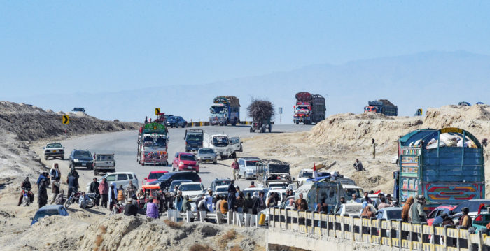 巴基斯坦武装分子袭击公路车辆 射杀23人