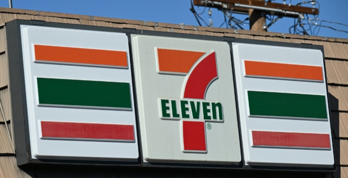 洛杉矶又一家7-11店遭大批盗贼洗劫