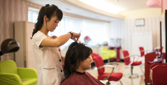 朝鲜禁穿透视装和“公鸡发型” 违者遭劳役