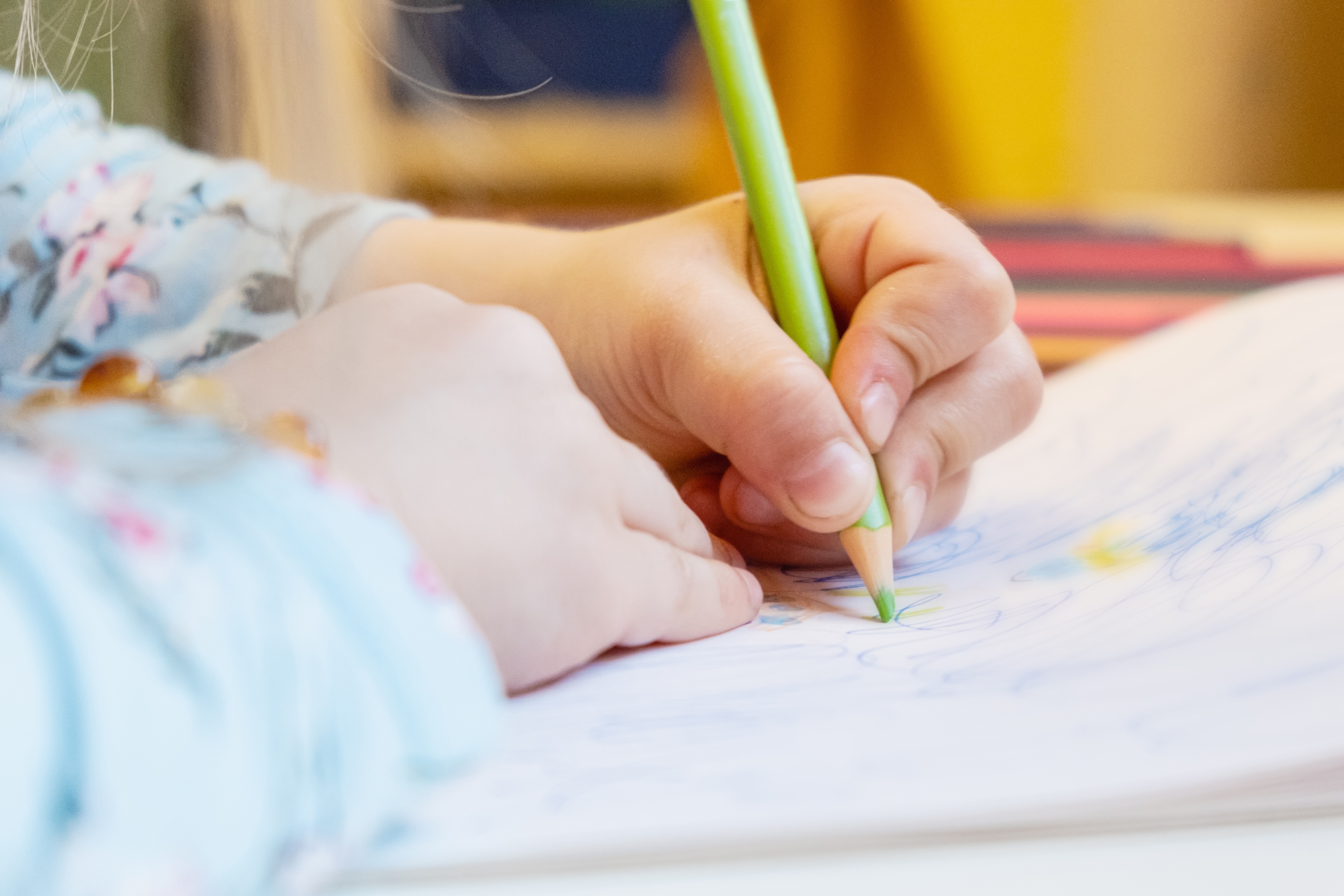小孩在畫圖的示意圖。(Shutterstock)