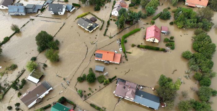 组图：中东欧多国遭暴雨侵袭 至少八人死亡