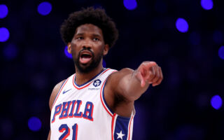 NBA：恩比德与76人队1.93亿美元顶薪续约3年