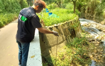 获奖简竫谚参与桃园市大园区来Ｏ工场排放废水搜检，发现其放流涎水色至极及导电度至极偏高，且于沐日朝晨有至极废水排放情形。