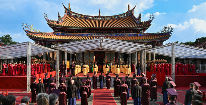 组图：孔子诞辰台北祭孔大典 展现尊师重道