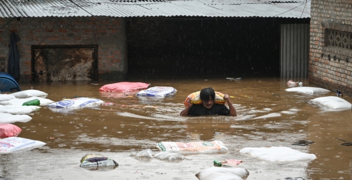 尼泊尔遭暴雨袭击 酿151人死 当局关闭学校