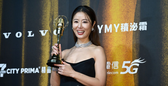 林心如晒8岁女儿母亲节贺卡 英文手写信获赞