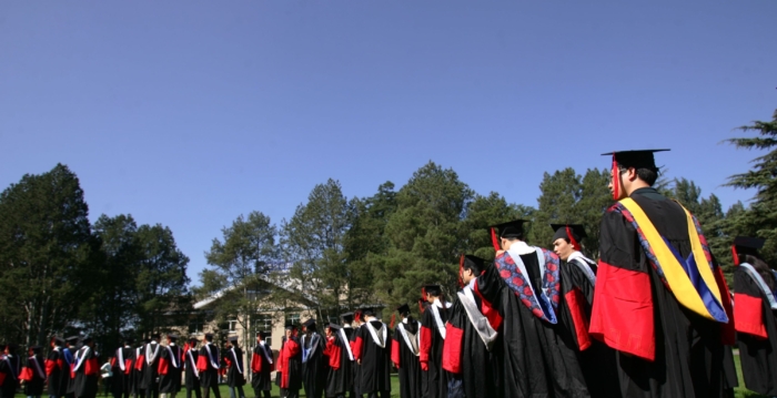 中国高考人数8年来首次减少 专家指有两主因