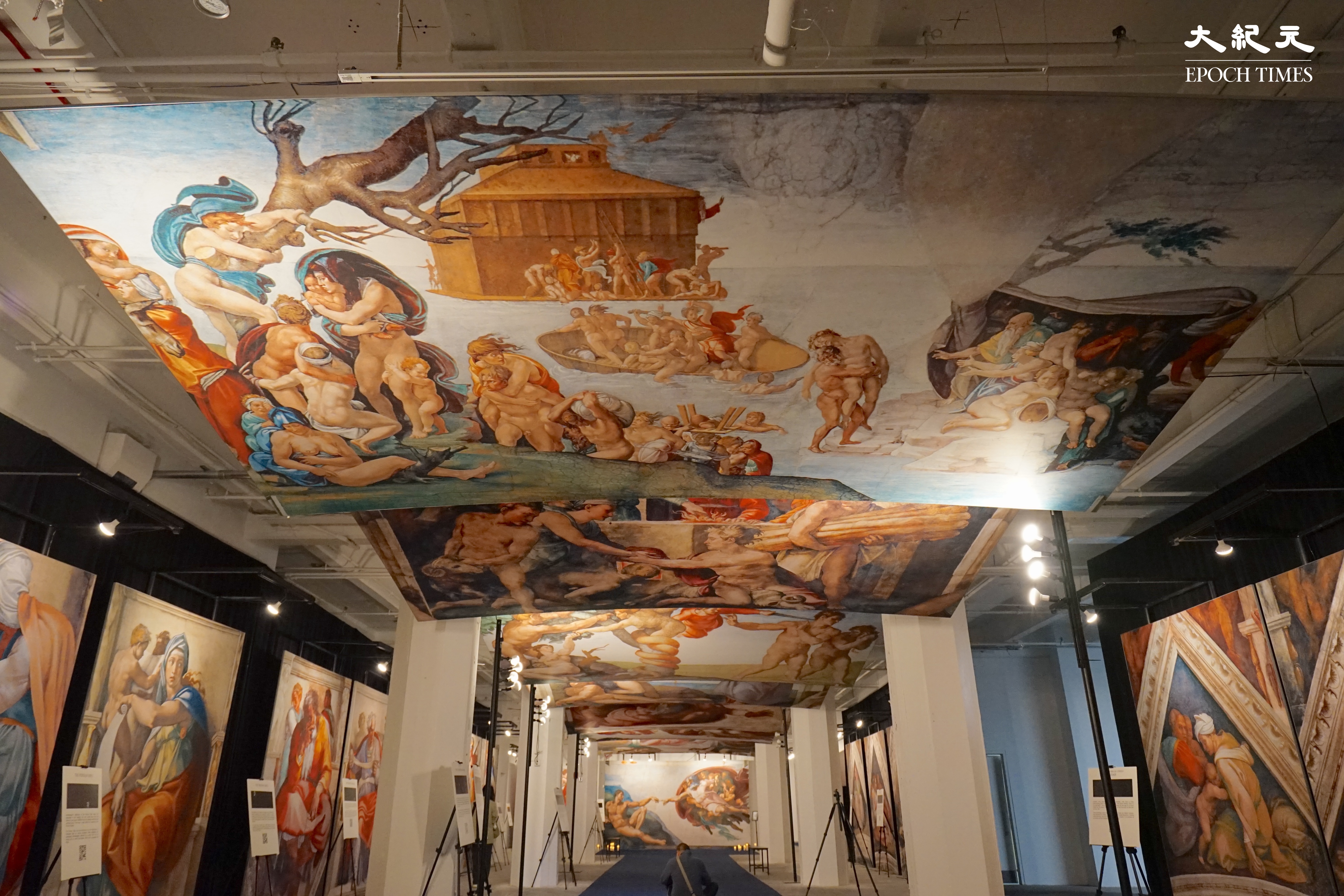 「米開朗基羅的西斯廷禮拜堂」（Michelangelo’s Sistine Chapel）展覽已經在紐約布碌崙（布魯克林）工業城拉開帷幕，將持續至2025年1月5日。（Jenny Zeng／大紀元）