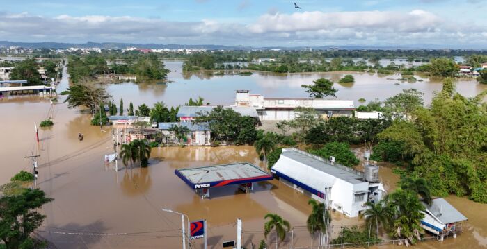 组图:超强台风万宜袭菲律宾 至少10人死亡