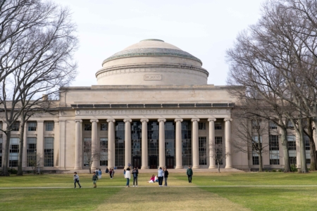 MIT、宾大本科生家庭收入20万以下 明年免学费