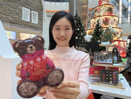 圣诞市集--GODIVA圣诞系列小熊形铁盒新上市。