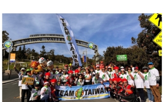 橙县“台湾队”闪耀拉古纳尼格圣诞游行