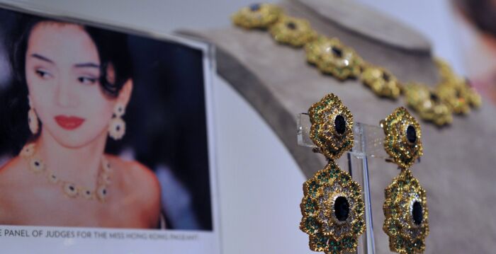 梅艳芳辞世21年 何韵诗等徒弟贴合照缅怀恩师