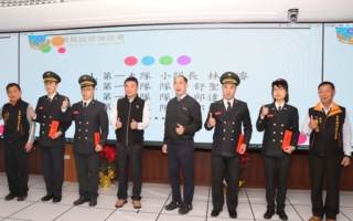 縣長授階頒發救災救護工作獎金 感謝消防人員守護鄉親安全