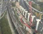 上海地鐵11號線一列車被塔吊撞擊 車窗破損