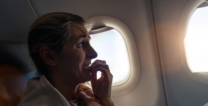 为何飞机起飞前 你会闻到像枫糖浆的香味?