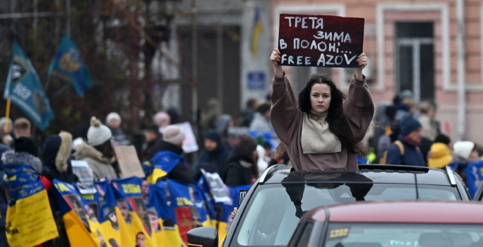 俄乌新年前夕大规模交换战俘 共逾300人获释