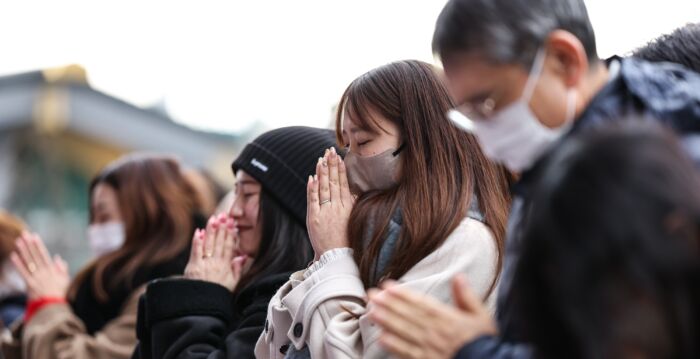 组图：新年首个工作日 日本上班族到神社祈福