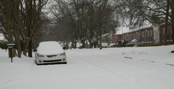 组图：暴风雪席卷美国南部 逾三千航班取消