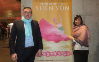 神韵是礼物 公司老板与妻子分享 赞意义深重