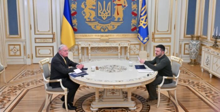 美乌在特使访问期间加强矿产交易的谈判