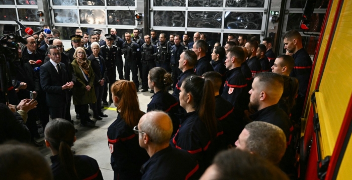 法国东部持刀袭击事件 1人死亡5警察受伤