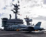 美軍航母指揮官駕機降落甲板千次 創里程碑