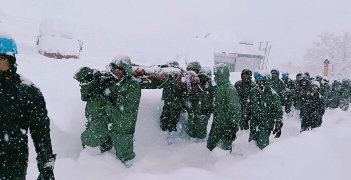 印度北部发生大规模雪崩 仍有22人受困