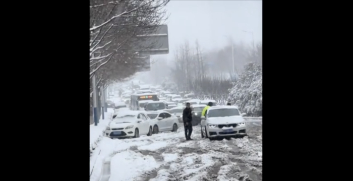 山东省49县出现暴雪 济南罕发“双红预警”