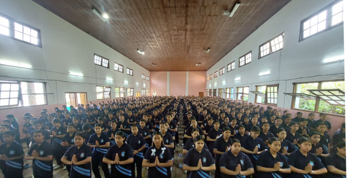 70天旅途 德国老人在印度乡村学校弘扬法轮功