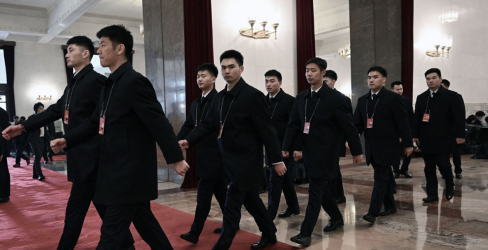 中组部刊物罕批干部年轻化 分析：内斗升级