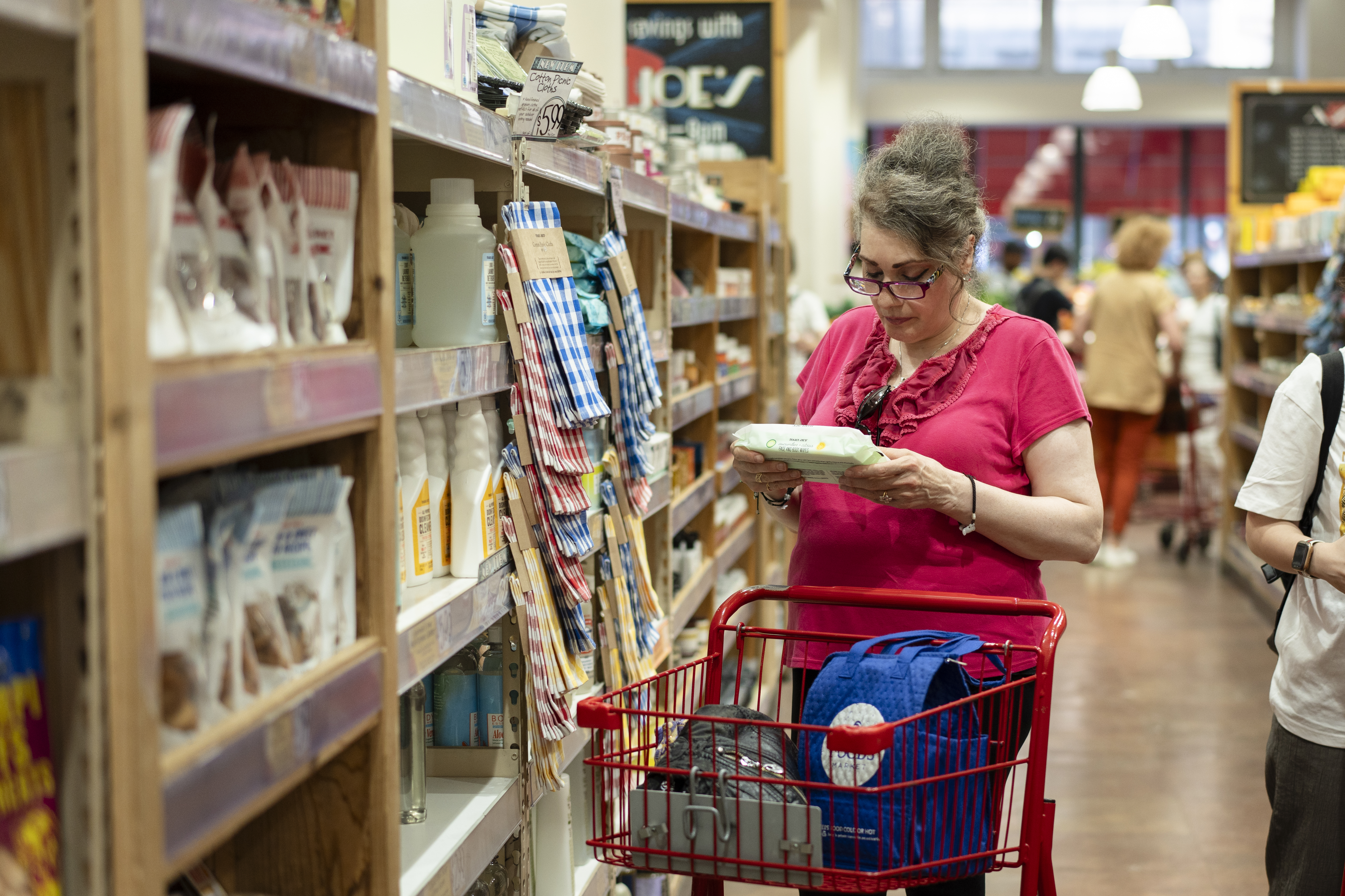 调查：人口结构如何影响美国消费者的信心| 美国会议委员会| 消费者信心调查| 就业市场差值指标| 大纪元