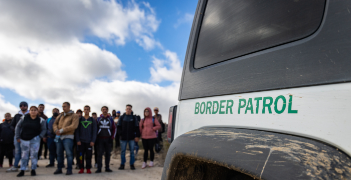 使用CBP One进入美国的98.5万移民被取消身份