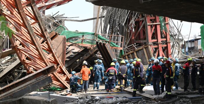 泰国兴建中高速公路桥梁坍塌 致5死24伤