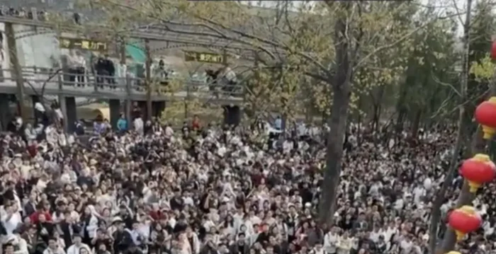 【翻墙必看】“王婆说媒”景点出现混乱