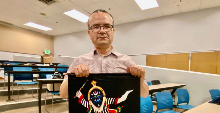 伯克利放映纪录片《在面具后》 对话维吾尔语言学家