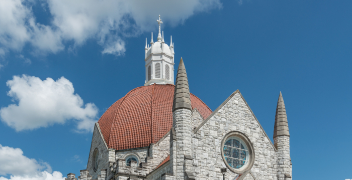 中国留学生纵火烧百年教堂 越狱被捕添新罪