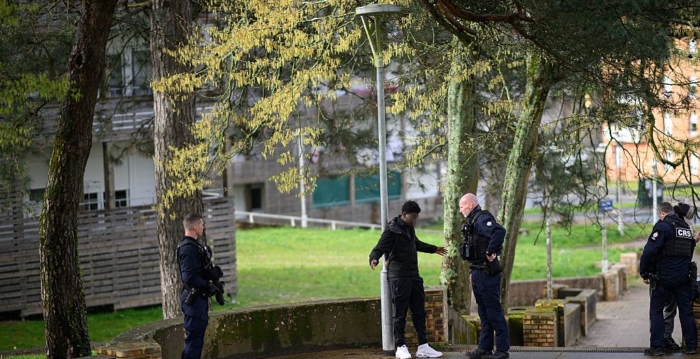 法国多座监狱遇袭 内政部长：疑为毒贩所为