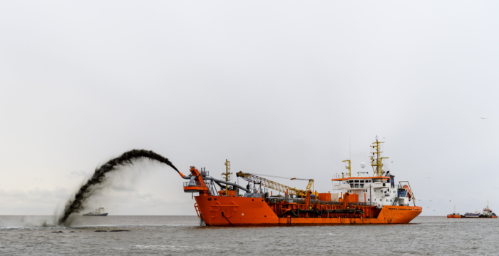 挖泥船在菲律宾海域翻覆 4人死含一中国人