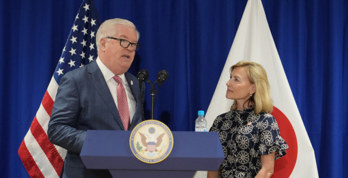 新任美驻日大使抵东京 强调联手反制中共