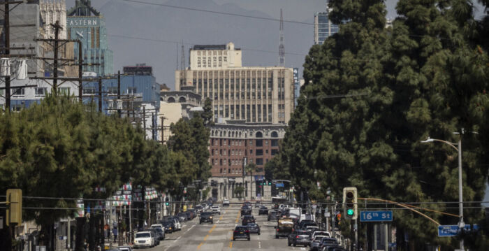 财政吃紧零加薪 洛杉矶县逾5万雇员罢工2天