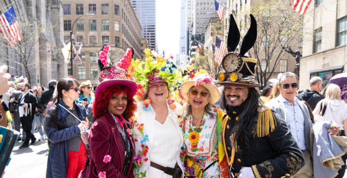 组图：纽约复活节花帽游行第五大道