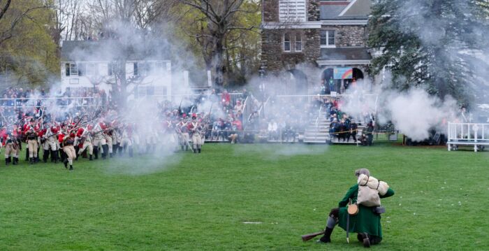 组图：美独立第一战250周年 麻州重演战役